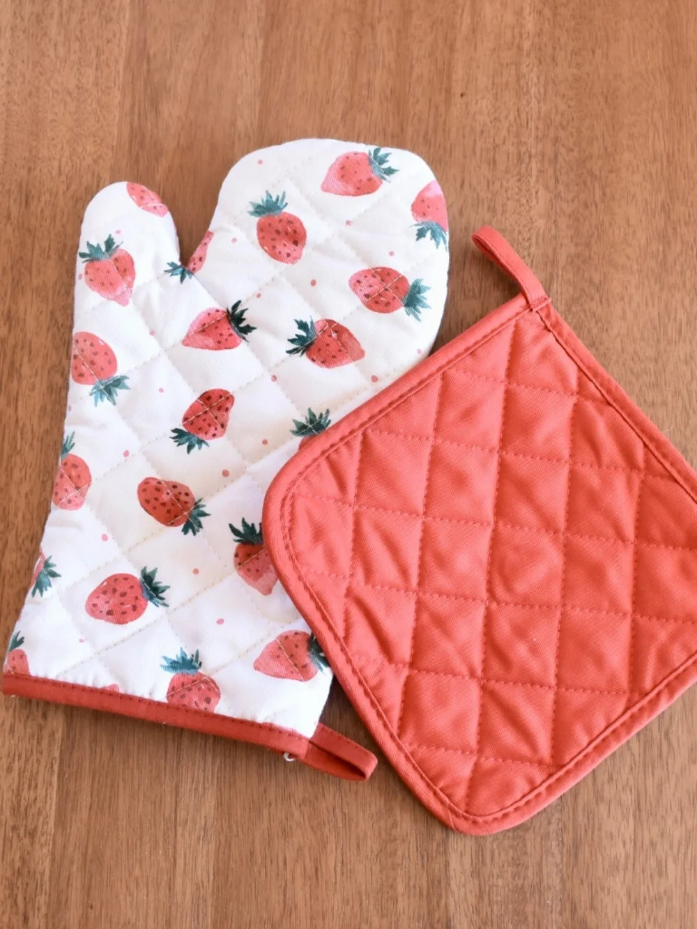 Retro Strawberry Cotton Potholder & Over Mitt Set